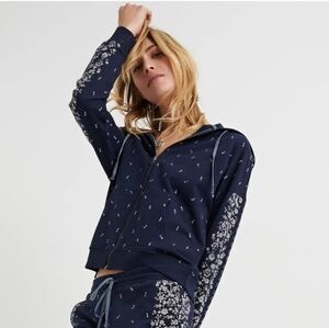 Lucky Brand Navy & White Floral Placed Zip Up Hoodie, S, Boho, Coastal, Layering